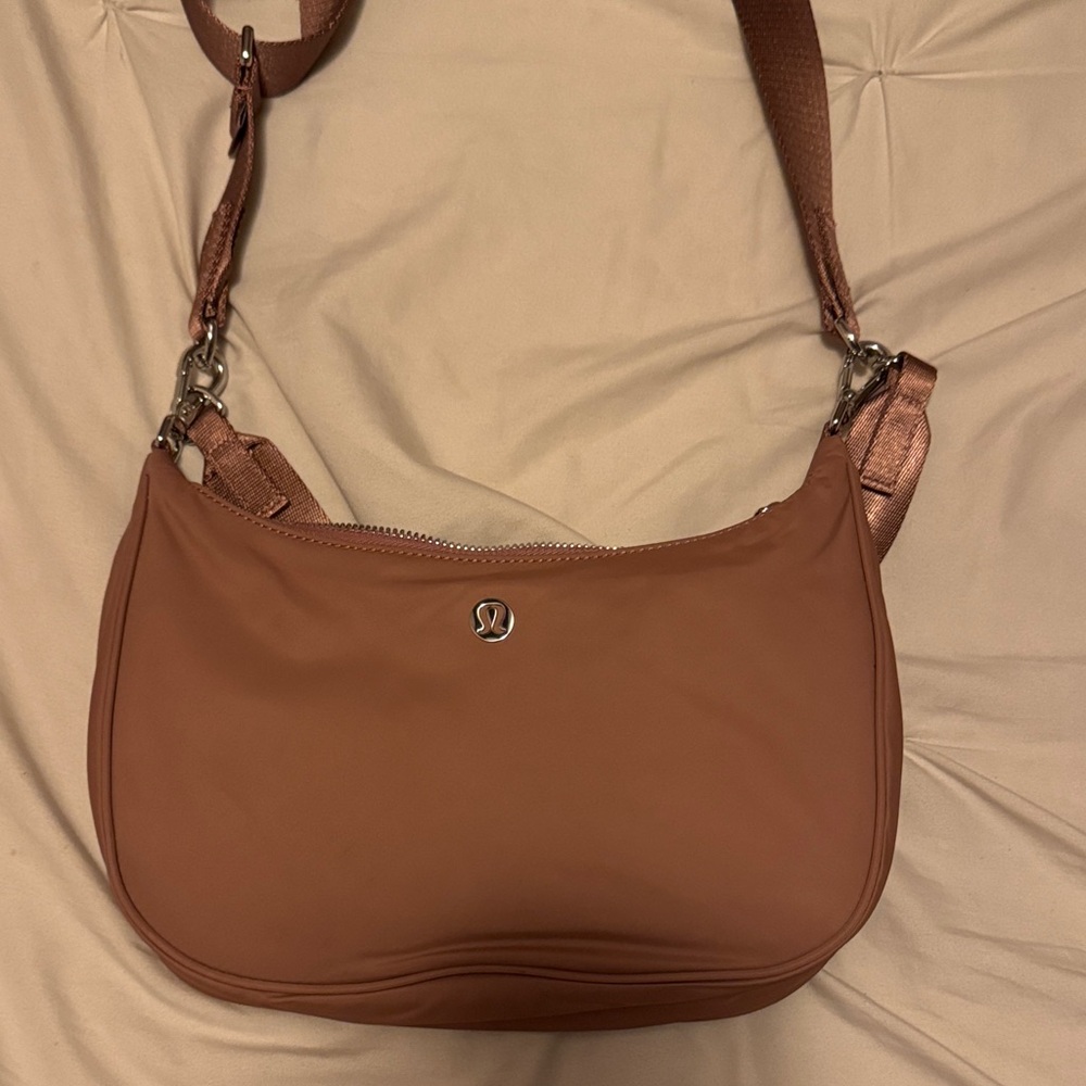lululemon athletica beige/pink crossbody & shoulder bag